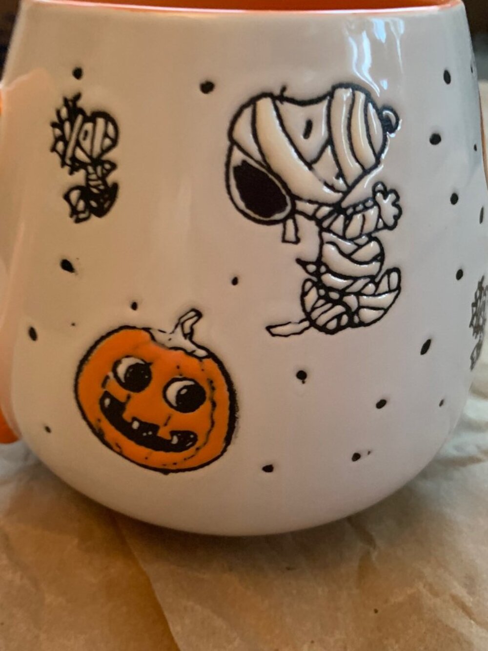 WHITE & ORANGE SNOOPY HALLOWEEN MUG PRELOVED - Picture 5 of 5